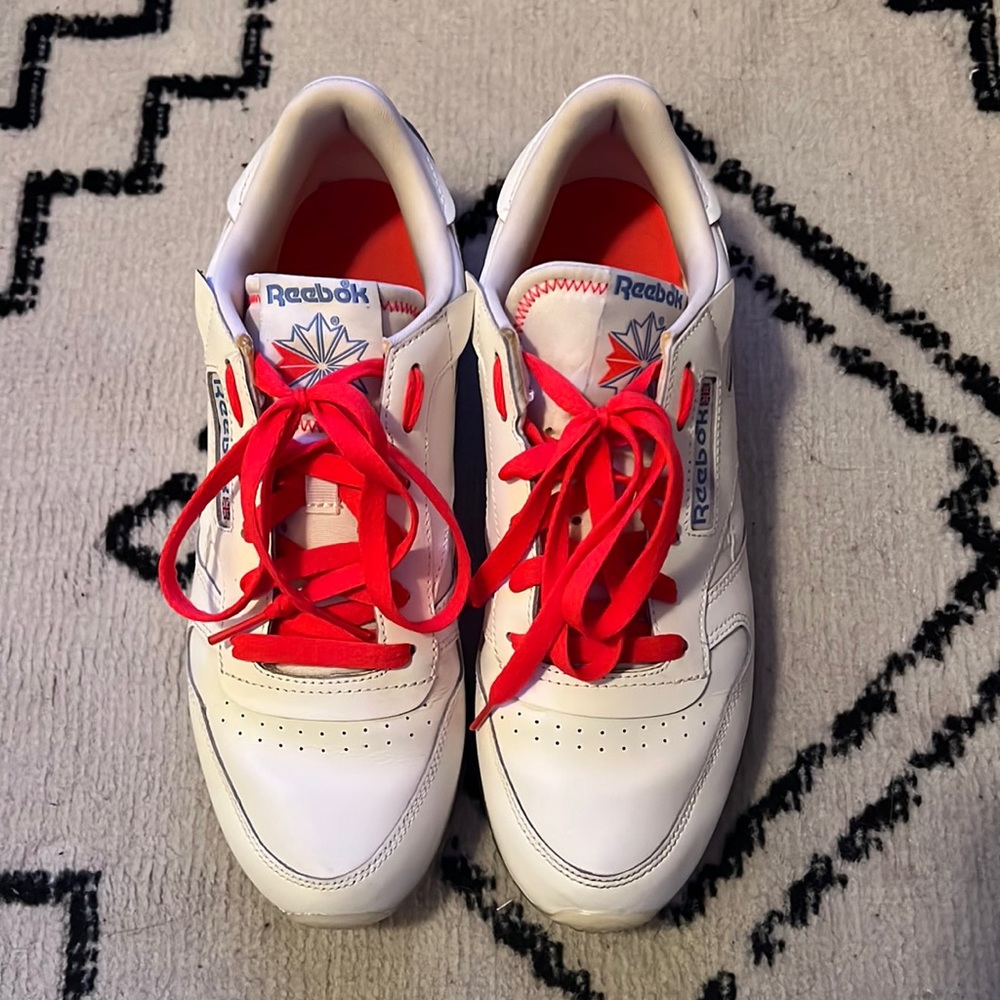 Reebok Special Edition Size Women’s 9.5